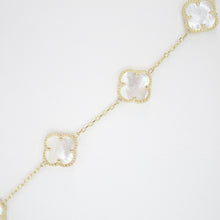 Cargar imagen en el visor de la galería, Pulsera trébol en oro amarillo 10k con madre perla.