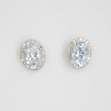 Cargar imagen en el visor de la galería, Aretes en oro blanco 14k con aguamarina y diamantes.
