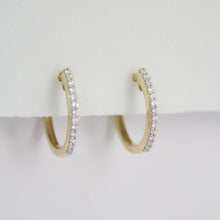 Cargar imagen en el visor de la galería, Arracadas en oro amarillo 14k con diamantes.