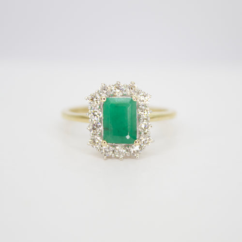Anillo oro amarillo 14k con esmeralda y diamantes.