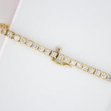 Cargar imagen en el visor de la galería, Brazalete en oro amarillo 14k con diamantes.