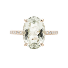 Cargar imagen en el visor de la galería, Anillo fabricado en oro amarillo de 14k, con amatista verde y diamantes.