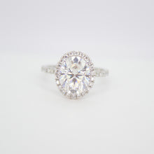 Cargar imagen en el visor de la galería, Anillo oro blanco 14k con moissanitas.