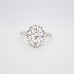 Anillo oro blanco 14k con moissanitas.