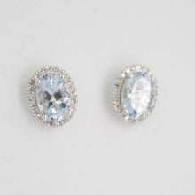 Cargar imagen en el visor de la galería, Aretes en oro blanco 14k con aguamarina y diamantes.