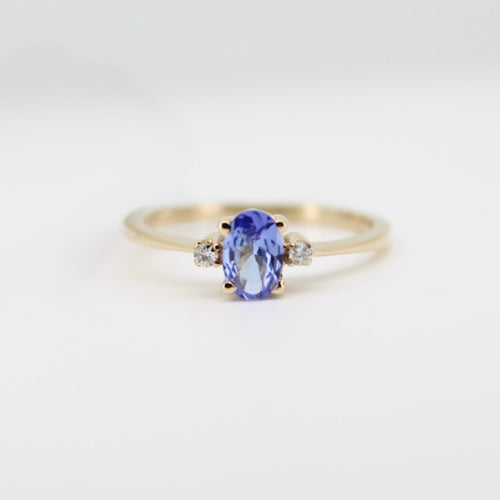 Anillo oro amarillo 14k con Tanzanita y diamantes.