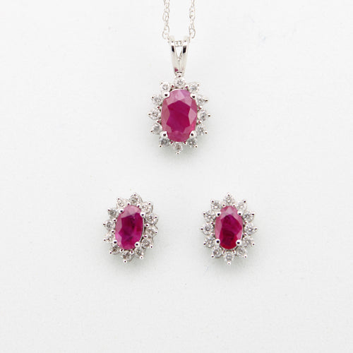 Juego en oro blanco 14k con rubíes y diamantes.