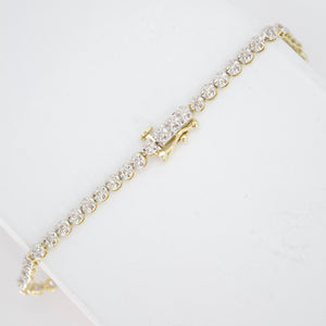 Brazalete en oro amarillo 14k con diamantes.