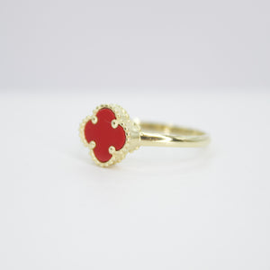 Anillo en oro amarillo 10k con coral.