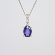 Cargar imagen en el visor de la galería, Gargantilla en oro blanco 14k con zafiro y diamantes.