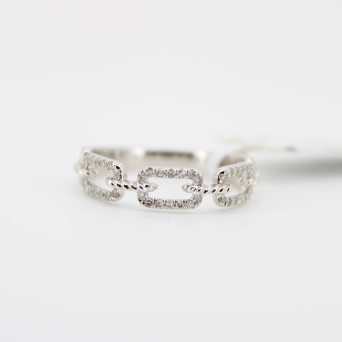 Anillo oro blanco 10k con diamantes.