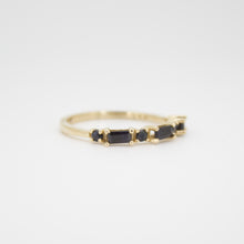 Cargar imagen en el visor de la galería, Churumbela en oro amarillo 14k con zafiros.