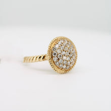 Cargar imagen en el visor de la galería, Anillo en oro amarillo 14k con diamantes.