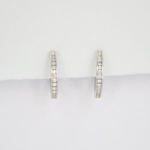 Arracadas en oro blanco 14k con diamantes.