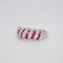 Cargar imagen en el visor de la galería, Churumbela en oro blanco 18k con rubí y diamantes.