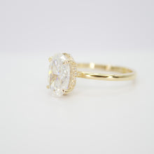 Cargar imagen en el visor de la galería, Anillo en oro amarillo 14k con moissanitas.