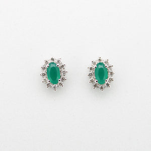 Juego en oro blanco 14k con esmeraldas y diamantes.