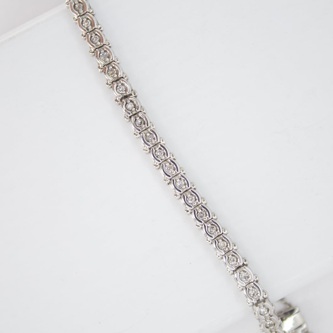 Brazalete en oro blanco 14k con diamantes.