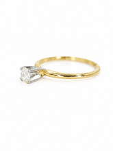 Cargar imagen en el visor de la galería, Anillo en oro amarillo 14k con diamantes.