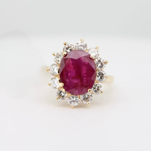 Anillo oro amarillo 14k con rubí y diamantes.