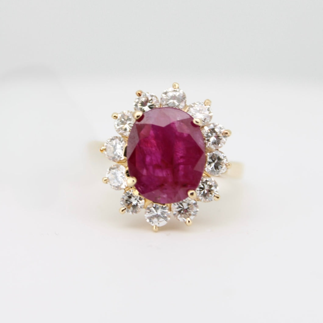 Anillo oro amarillo 14k con rubí y diamantes.