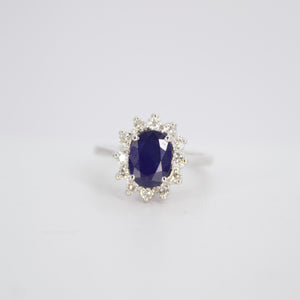 Anillo en oro blanco 14k con zafiro u diamantes.