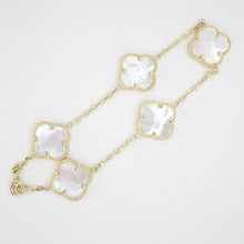 Cargar imagen en el visor de la galería, Pulsera trébol en oro amarillo 10k con madre perla.