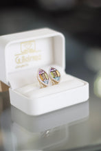 Cargar imagen en el visor de la galería, Aretes en oro amarillo con piedras naturales.