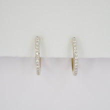 Cargar imagen en el visor de la galería, Arracadas en oro amarillo 14k con diamantes.
