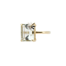 Cargar imagen en el visor de la galería, Anillo fabricado en oro amarillo de 14k, con 4.50 cts de amatista verde + diamantes naturales