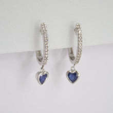 Cargar imagen en el visor de la galería, Aretes en oro blanco 14k con diamantes y zafiros.