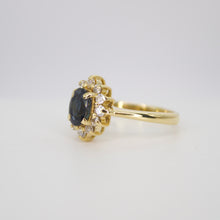Cargar imagen en el visor de la galería, Anillo oro amarillo 14k con zafiro y diamantes.