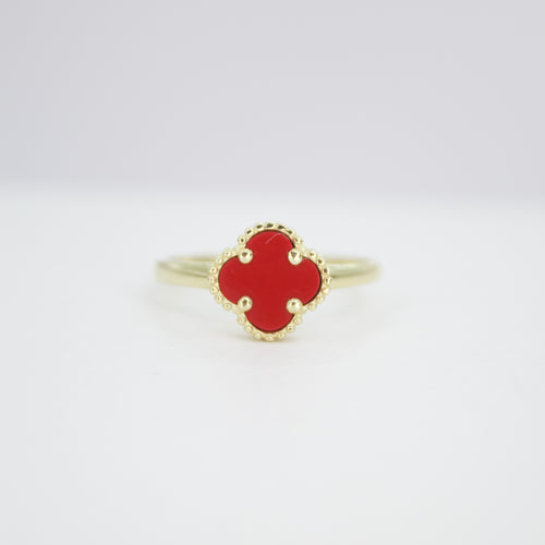 Anillo en oro amarillo 10k con coral.