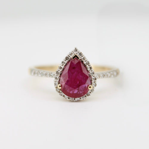 Anillo oro amarillo 14k con rubí y diamantes.