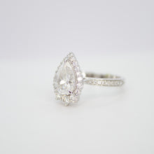 Cargar imagen en el visor de la galería, Anillo en oro blanco 14k con moissanitas.