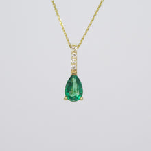 Cargar imagen en el visor de la galería, Gargantilla en oro amarillo 14k con esmeralda y diamantes.