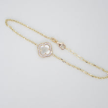 Cargar imagen en el visor de la galería, Pulsera trébol oro amarillo 14k con perla y zirconias.
