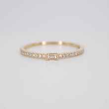 Cargar imagen en el visor de la galería, Churumbela en oro rosa 14k con diamantes.