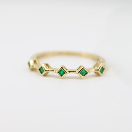 Churumbela oro amarillo 14k con esmeraldas.