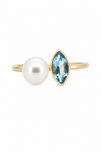 Cargar imagen en el visor de la galería, Anillo fabricado en oro amarillo de 14k, con perla y topacio en corte Marquise