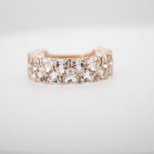 Cargar imagen en el visor de la galería, Anillo fabricado en oro rosa de 14k, con topacios blancos de corazón.