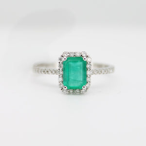 Anillo oro blanco 18k con Esmeralda y diamantes.