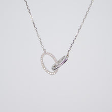 Cargar imagen en el visor de la galería, Gargantilla en oro blanco 14k con diamantes.
