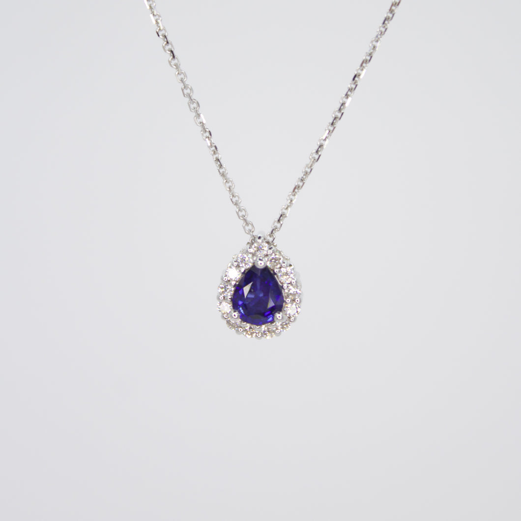 Gargantilla en oro blanco 14k con zafiro y diamantes.