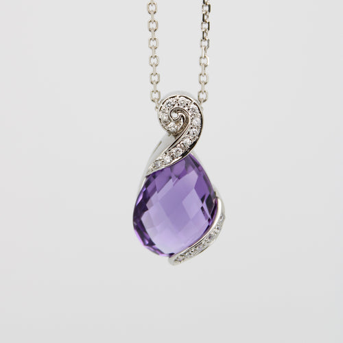Gargantilla en oro blanco 14k con amatista y diamantes.