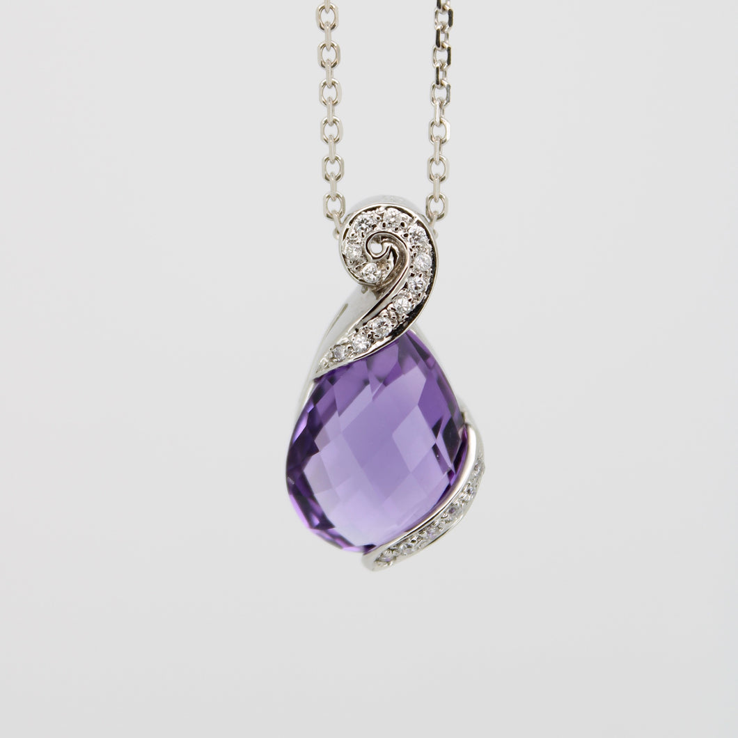 Gargantilla en oro blanco 14k con amatista y diamantes.