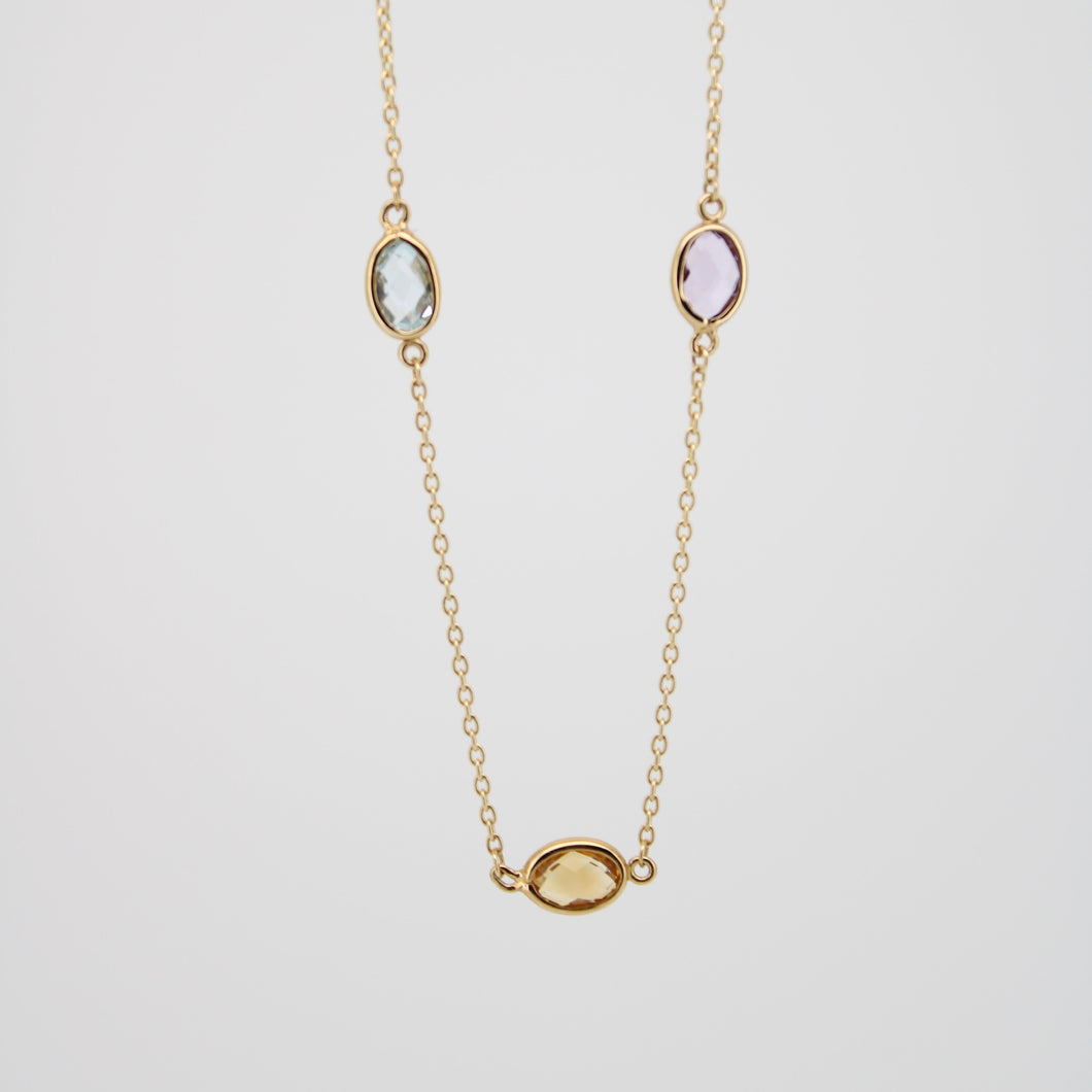 Gargantilla en oro amarillo 14k con gemas naturales.