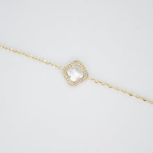 Cargar imagen en el visor de la galería, Pulsera trébol oro amarillo 14k con perla y zirconias.