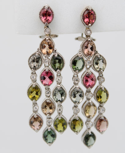 Aretes en oro blanco 18k con turmalinas y diamantes.