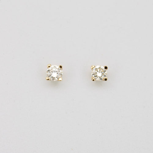 Aretes en oro amarillo 14k con diamantes.